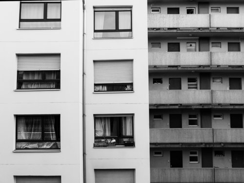 architecture facade symetrie noir et blanc