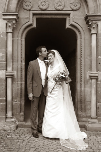 photographie couple mariage sepia eglise