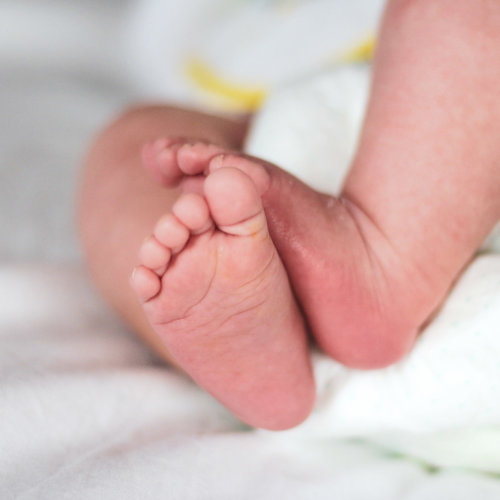 photographie naissance pied bebe